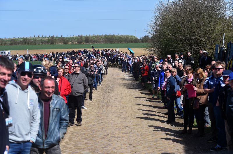 The fans pack the first sector of pave from Troisvilles to Inchy