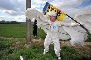 The roadside costumes have gone decidedly downhill since Specialized stopped sending their angel.