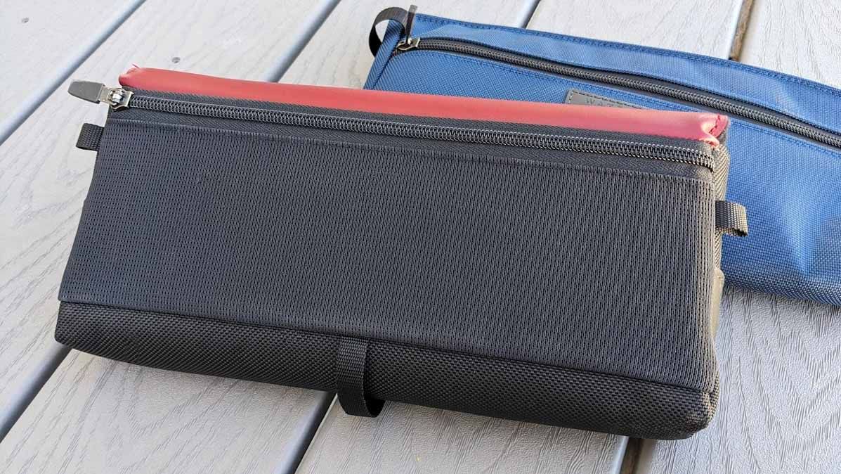 WaterField Designs Carrying Cases: Cityslicker zipper pocket.