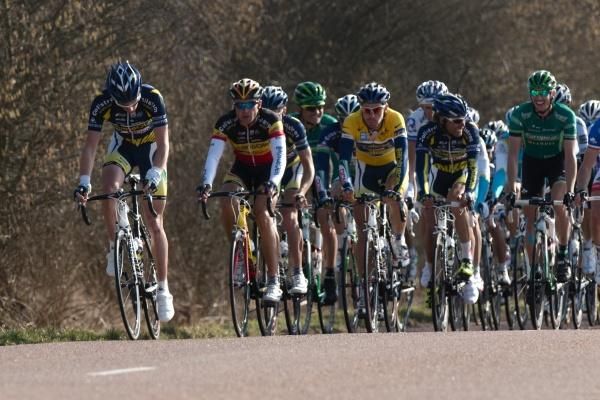 Vacansoleil works to protect overall leader Thomas De Gendt.