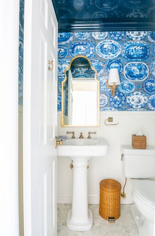Bathroom with blue plate wallpaper
