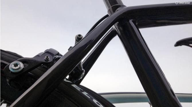 The seat stays taper down as they approach the seat tube, then flow smoothly into the top tube shape