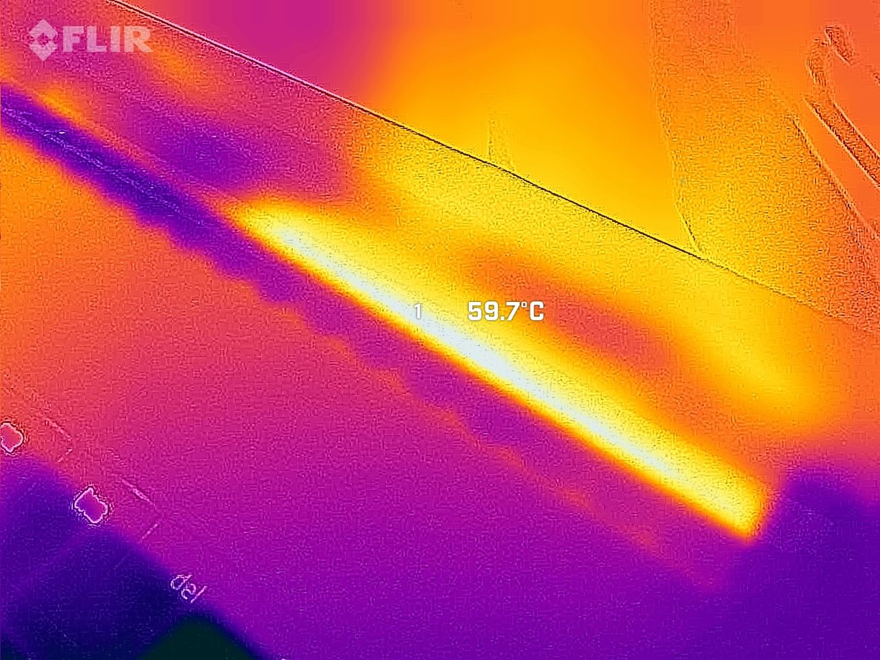 Razer Blade 18 (2025) tested under stress while benchmarking, photographed with a thermal camera.
