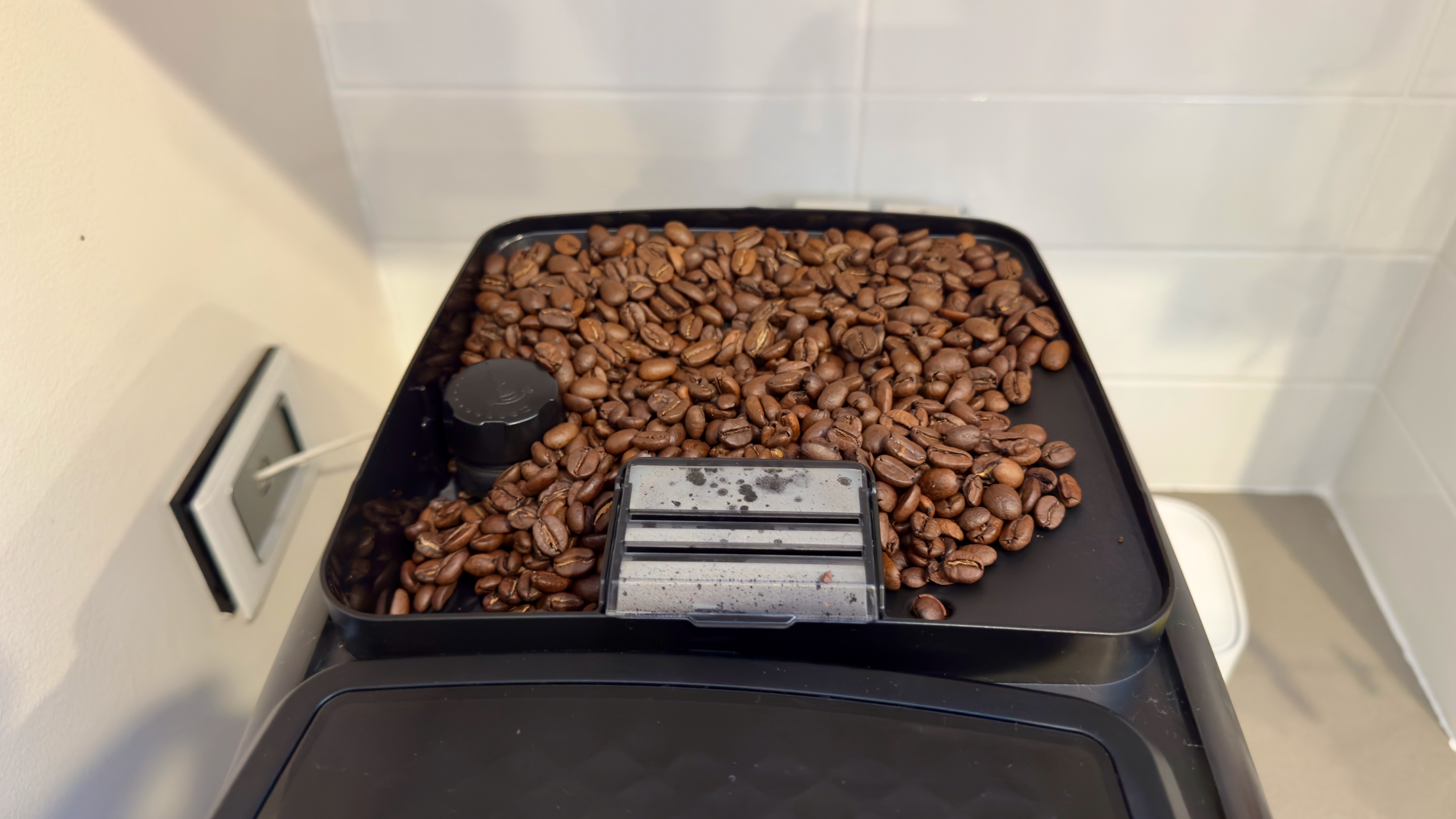 Philips 4400 Series LatteGo bean container with lid off