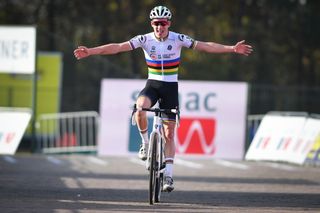 Ryan Kamp wins under-23 European Cyclo-cross Championships