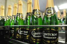 Shampanskoye bottling line at Kornet, a Moscow-based champagne winery