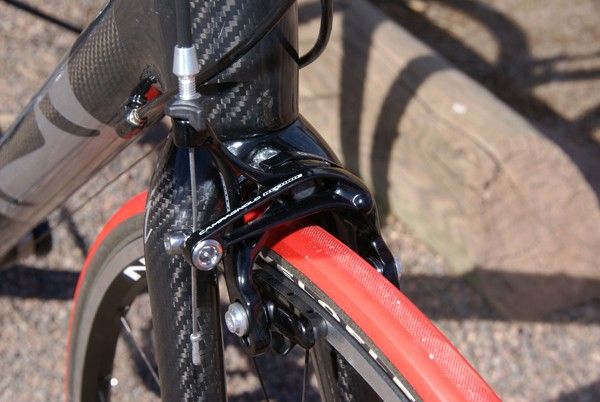 The dual-pivot front/single-pivot rear brake calliper combination gave excellent brake modulation