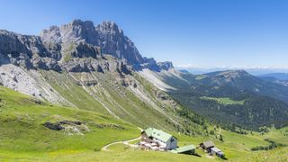 hut to hut hiking: alpine hut
