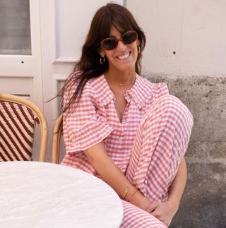 Influencer wears a pink gingham set and sunglasses.
