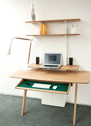 Image of 'Aerofoil‘ desk