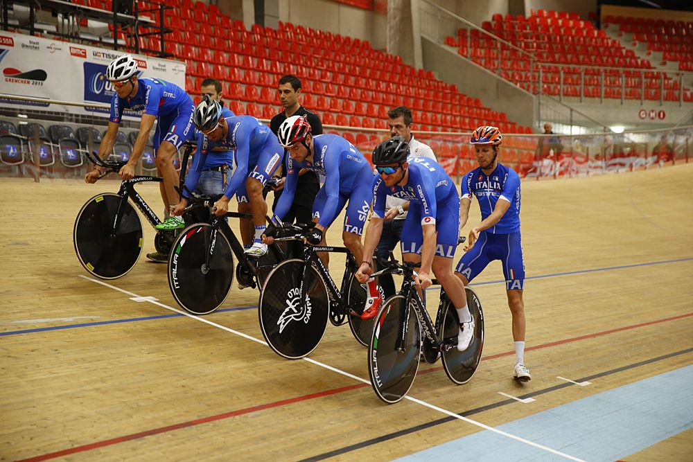 The Italian team pursuit squad warming up ahead of the start of the European Track Championships