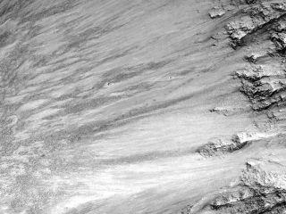 Disappearing Boulder Tracks on Mars