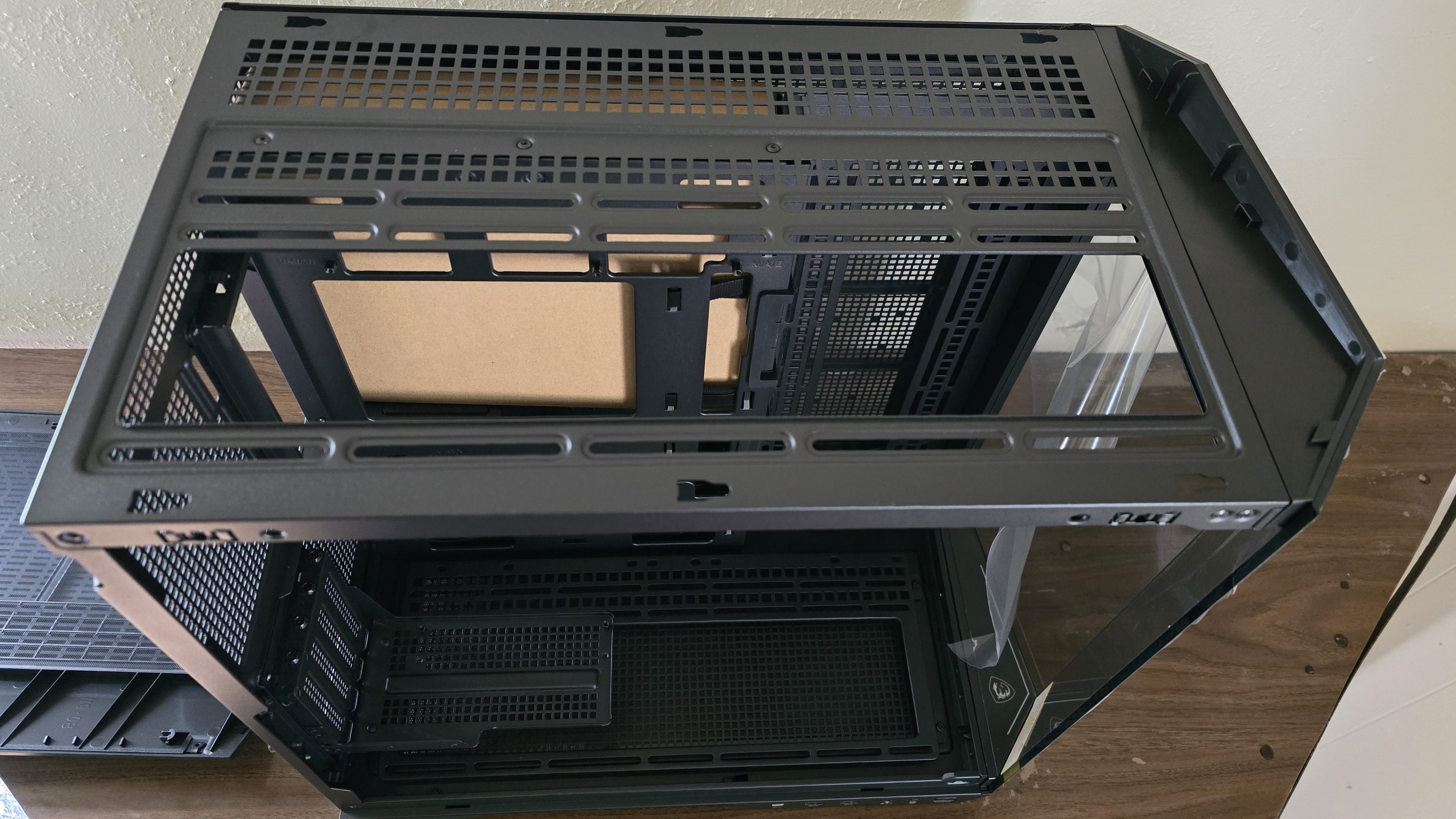 MSI MAG Pano 100L PZ PC case