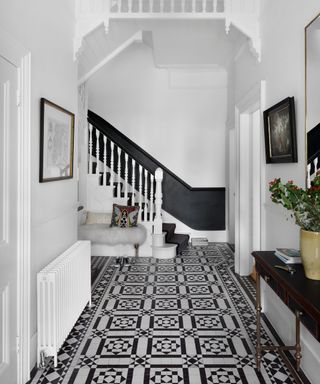 How to decorate a staircase 6