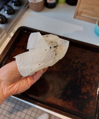 oven tray cleaning hack using mesh produce bag