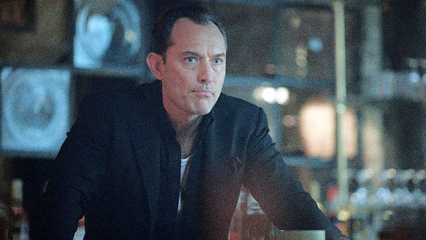 Jude Law as Jake in &quot;Black Rabbit&quot; on Netflix