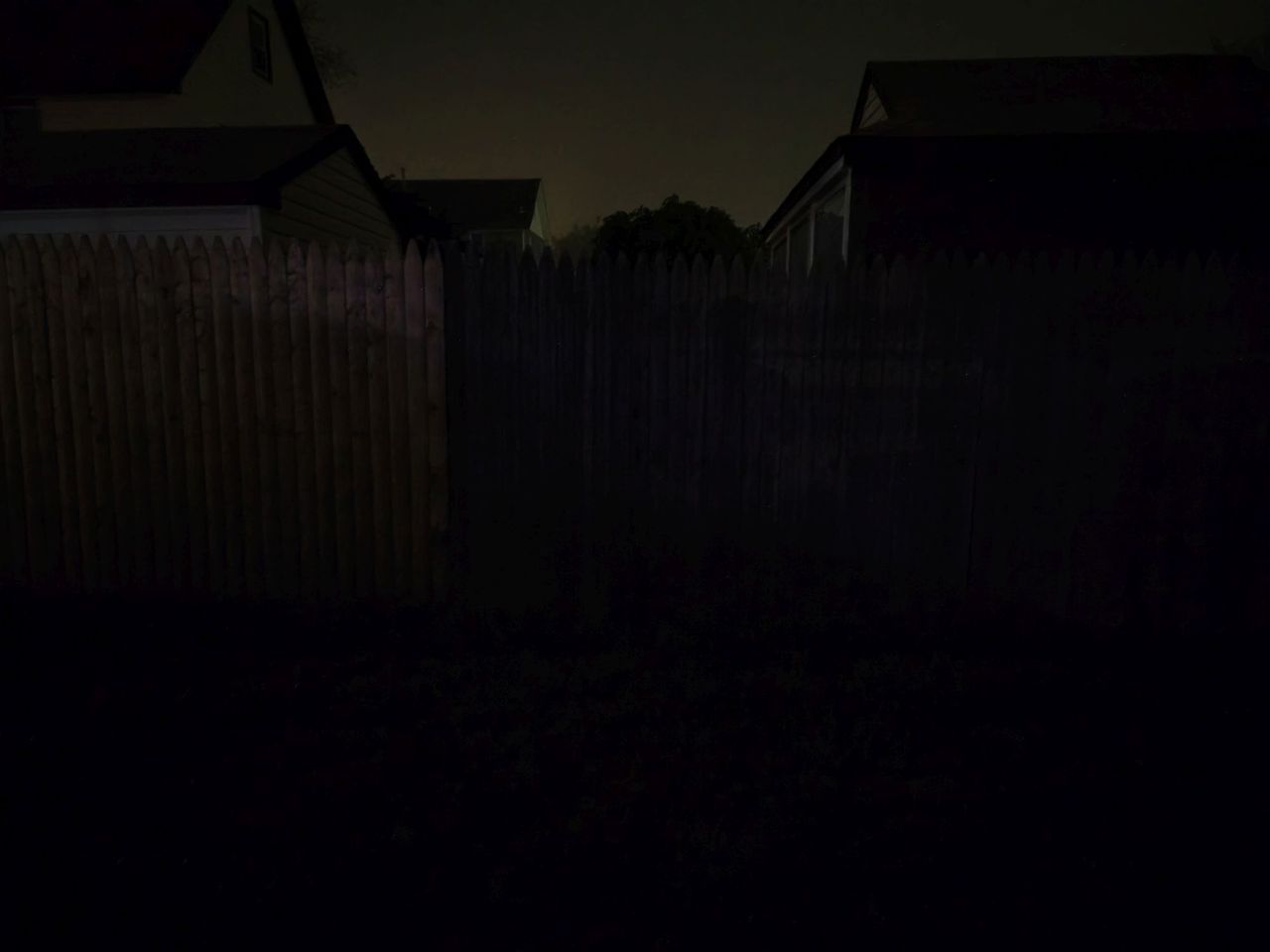 Motorola Razr Ultra 2025 low light sample.