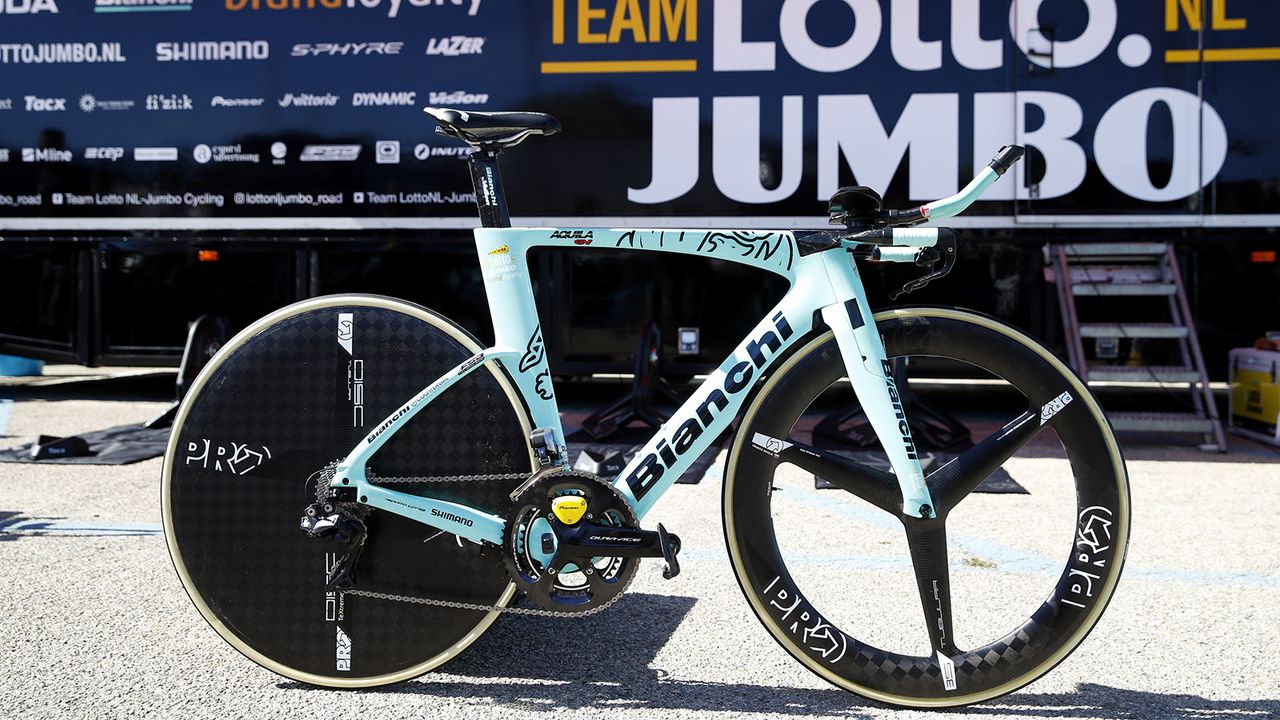 The bikes have full Shimano Dura-Ace R9150 groupsets and PRO wheels