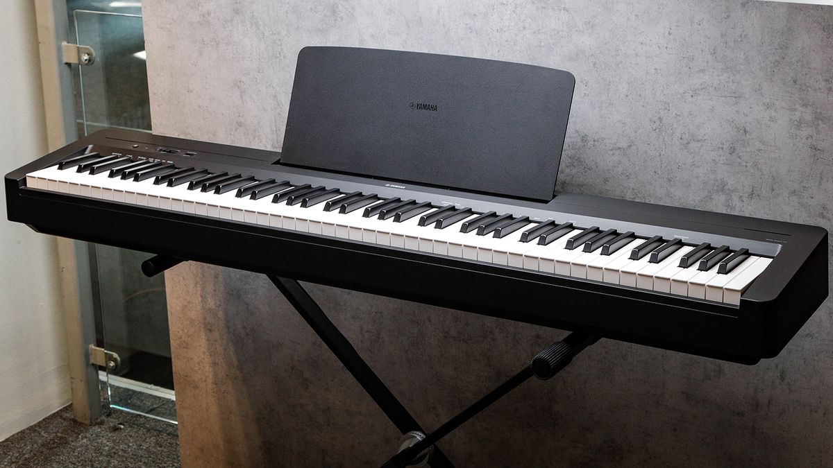 Yamaha P-145