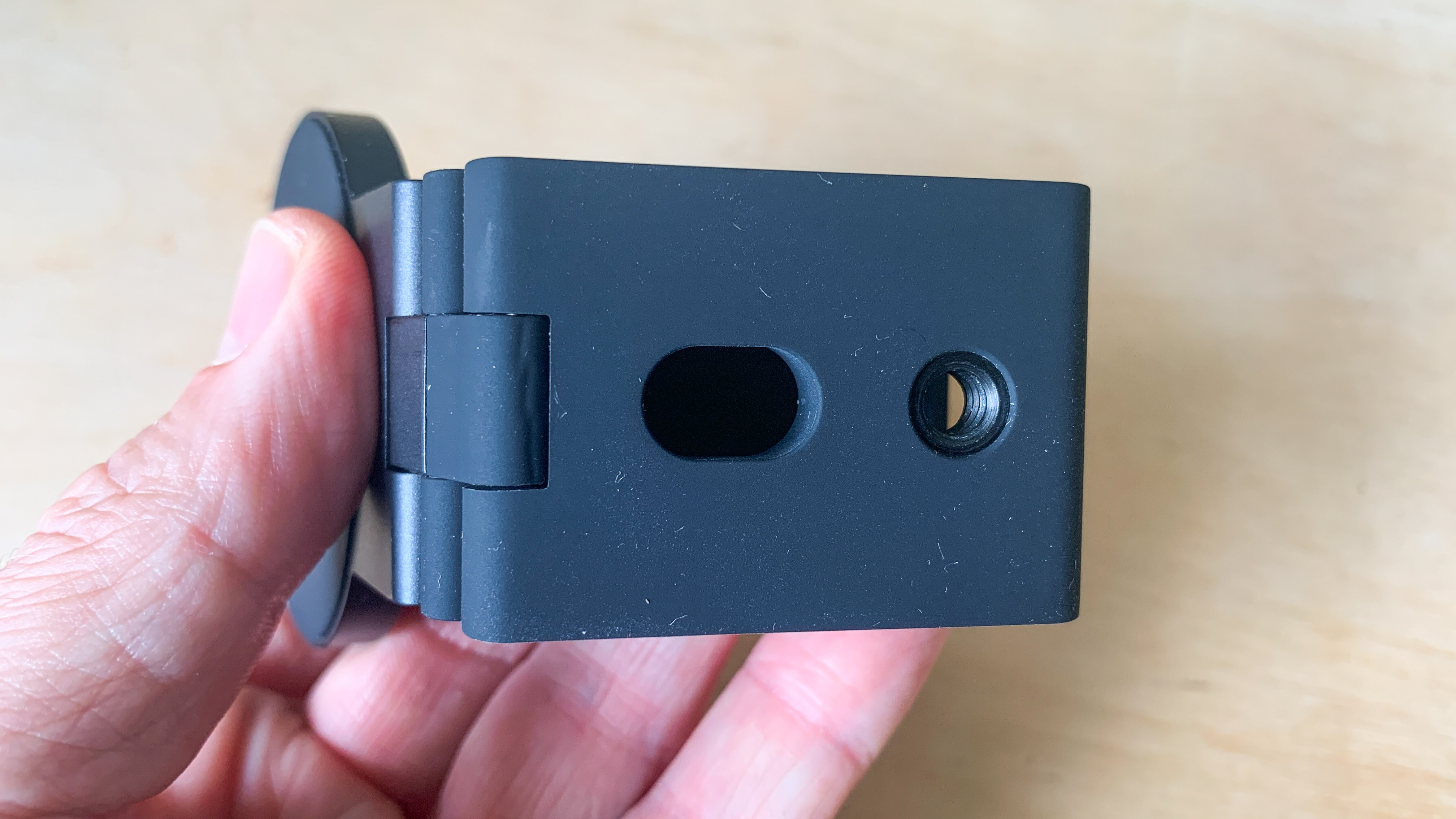 DCW_Belkin iPhone MagSafe Continuity Camera Mount