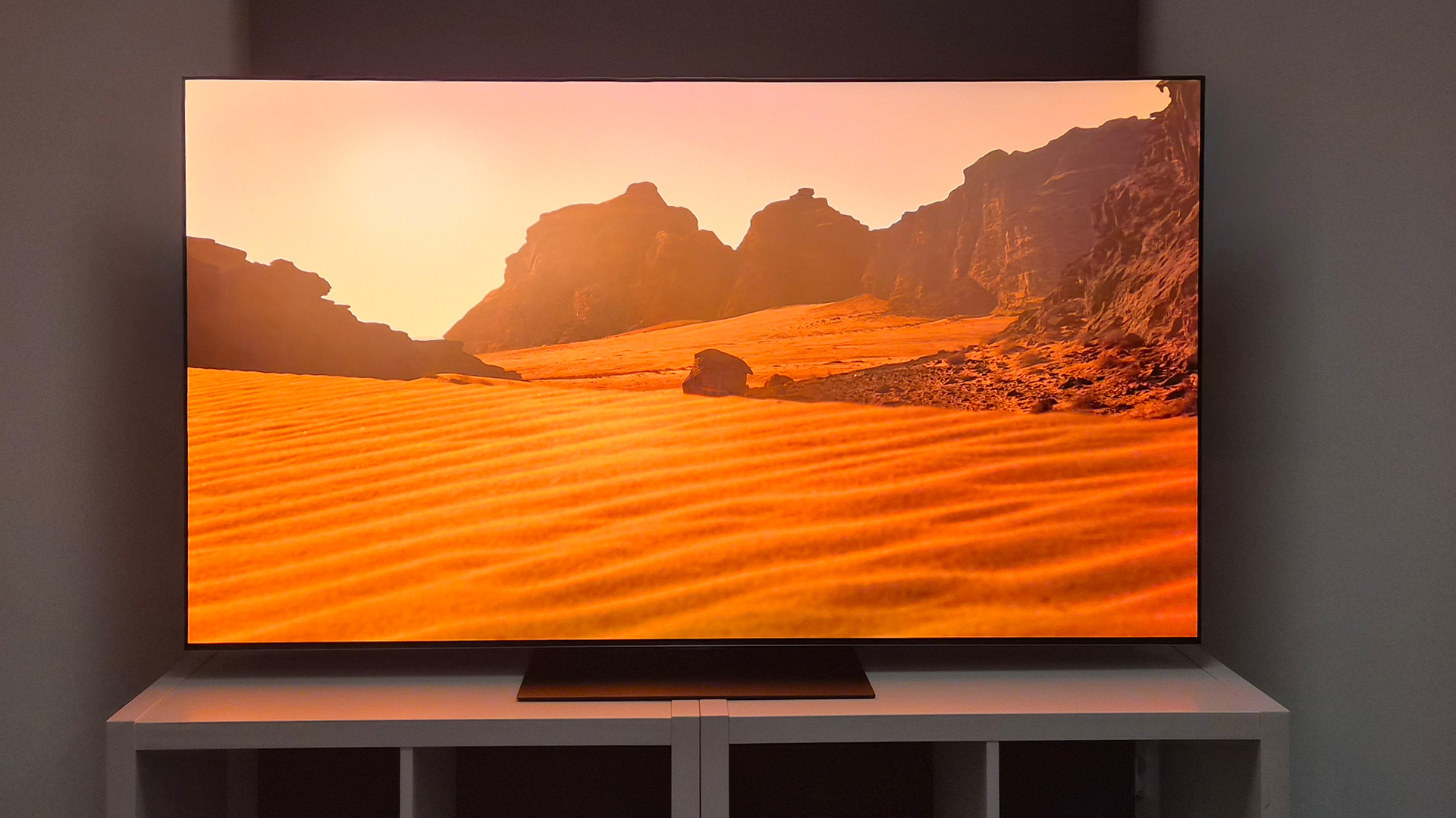 LG G6 (OLED65G6) OLED TV, on screen is red desert and mountains