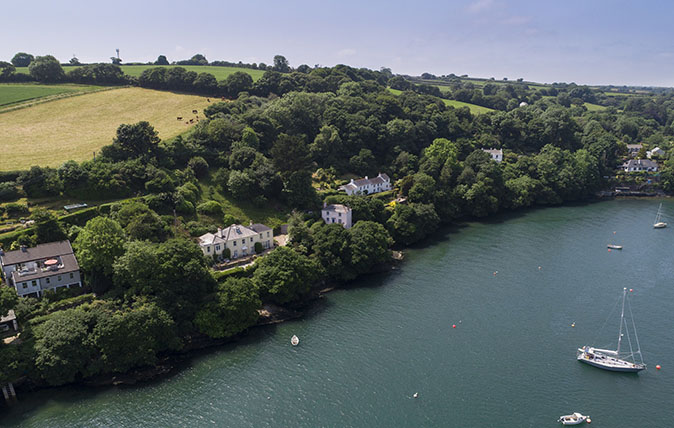 Delta Cottage on the banks of Restronguet Creek