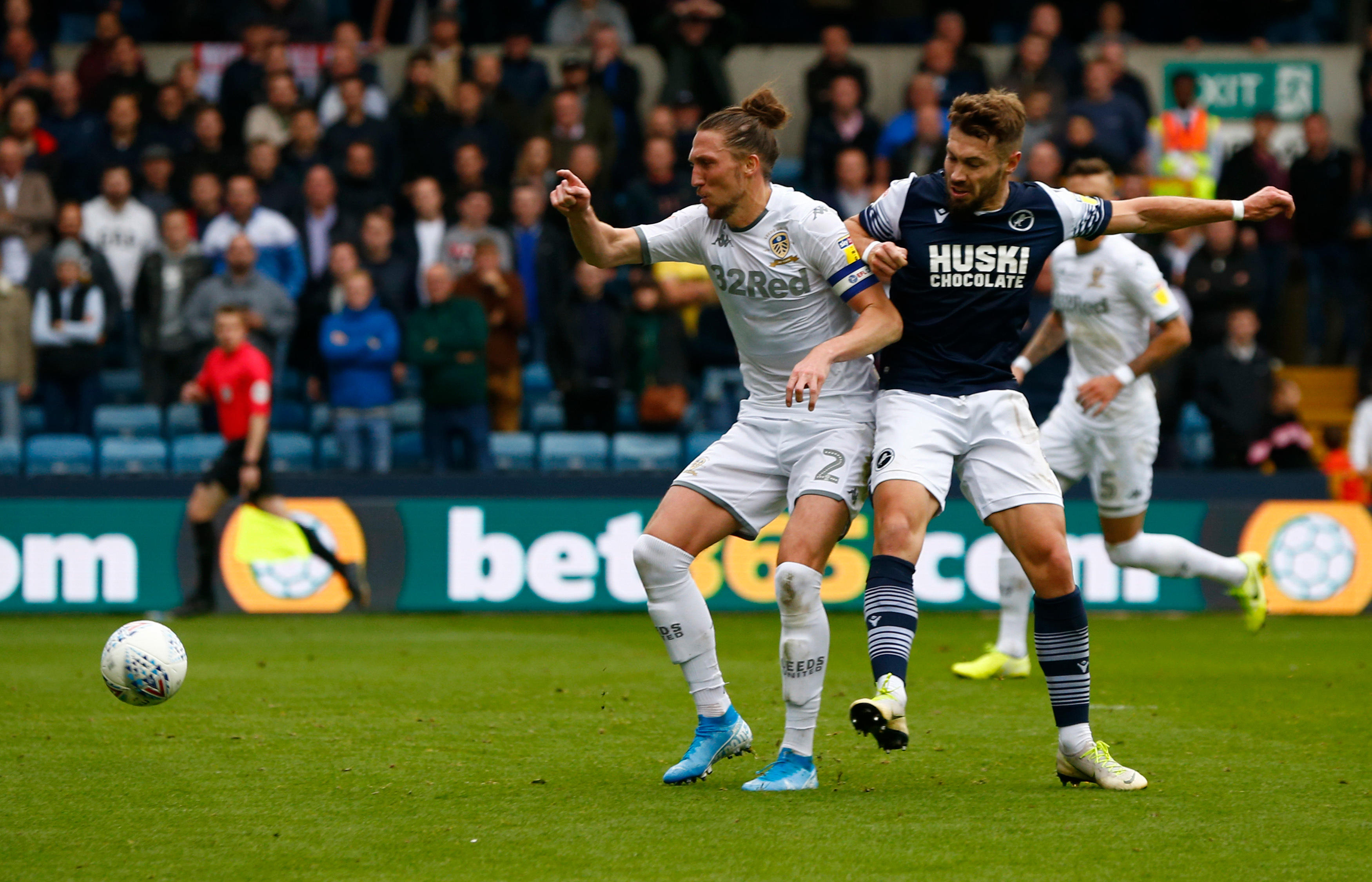 Tom Bradshaw scores for Millwall against Leeds, 2019