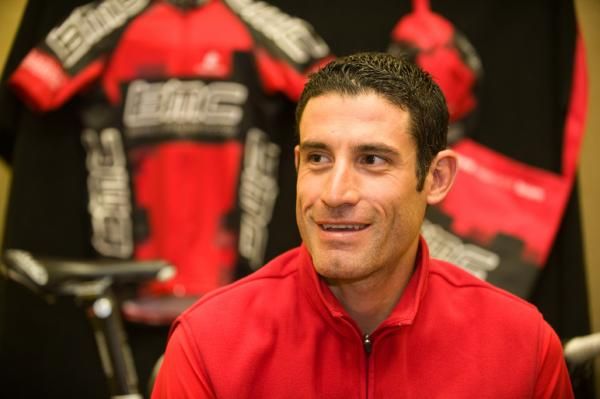 George Hincapie talks to the media about his team and his clothing.
