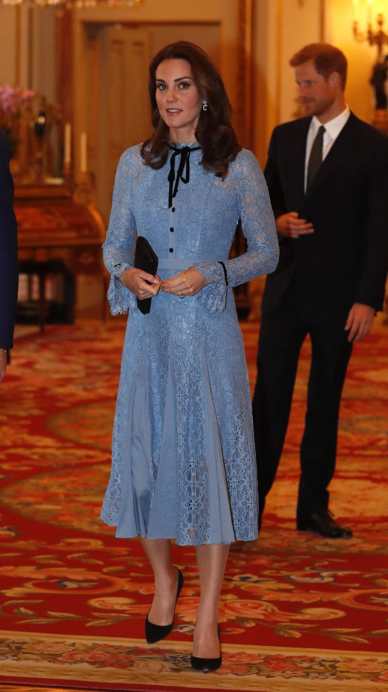 Clothing, Fashion, Suit, Formal wear, Event, Dress, Flooring, Carpet, Red carpet, Premiere,
