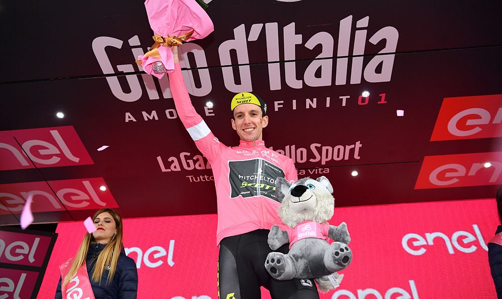 Simon Yates (Mitchelton-Scott) celebrates winning stage 9 and being in the maglia rosa at the Giro d'Italia