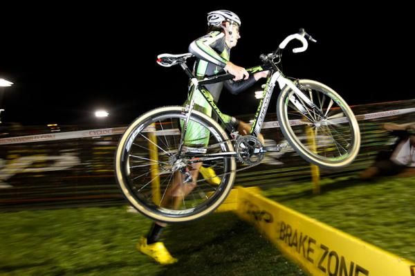Jamey Driscoll (Cannondale - Cyclocrossworld) was smooth and fast over the barriers.