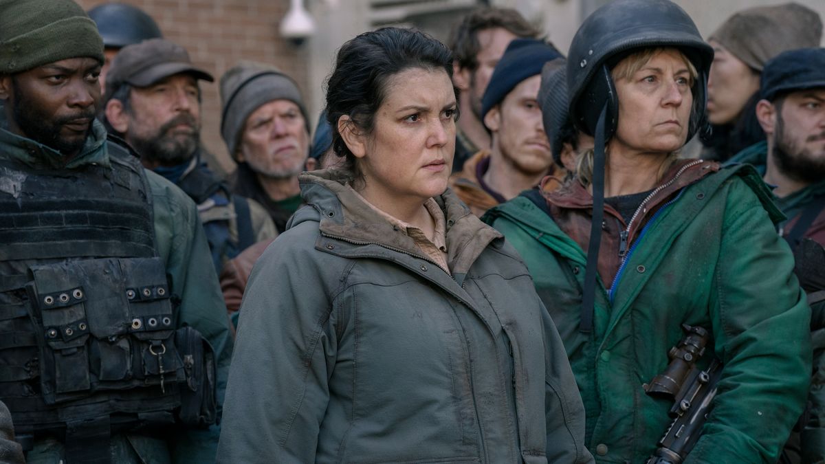 Kathleen (Melanie Lynskey) stands among a crowd of survivors in The Last Of Us episode 4