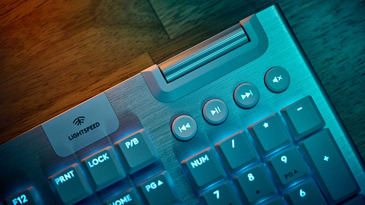 Image of the Logitech G915 X LIGHTSPEED gaming keyboard.