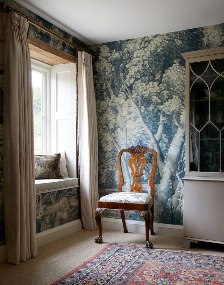 7 decisions I make when choosing wallpaper