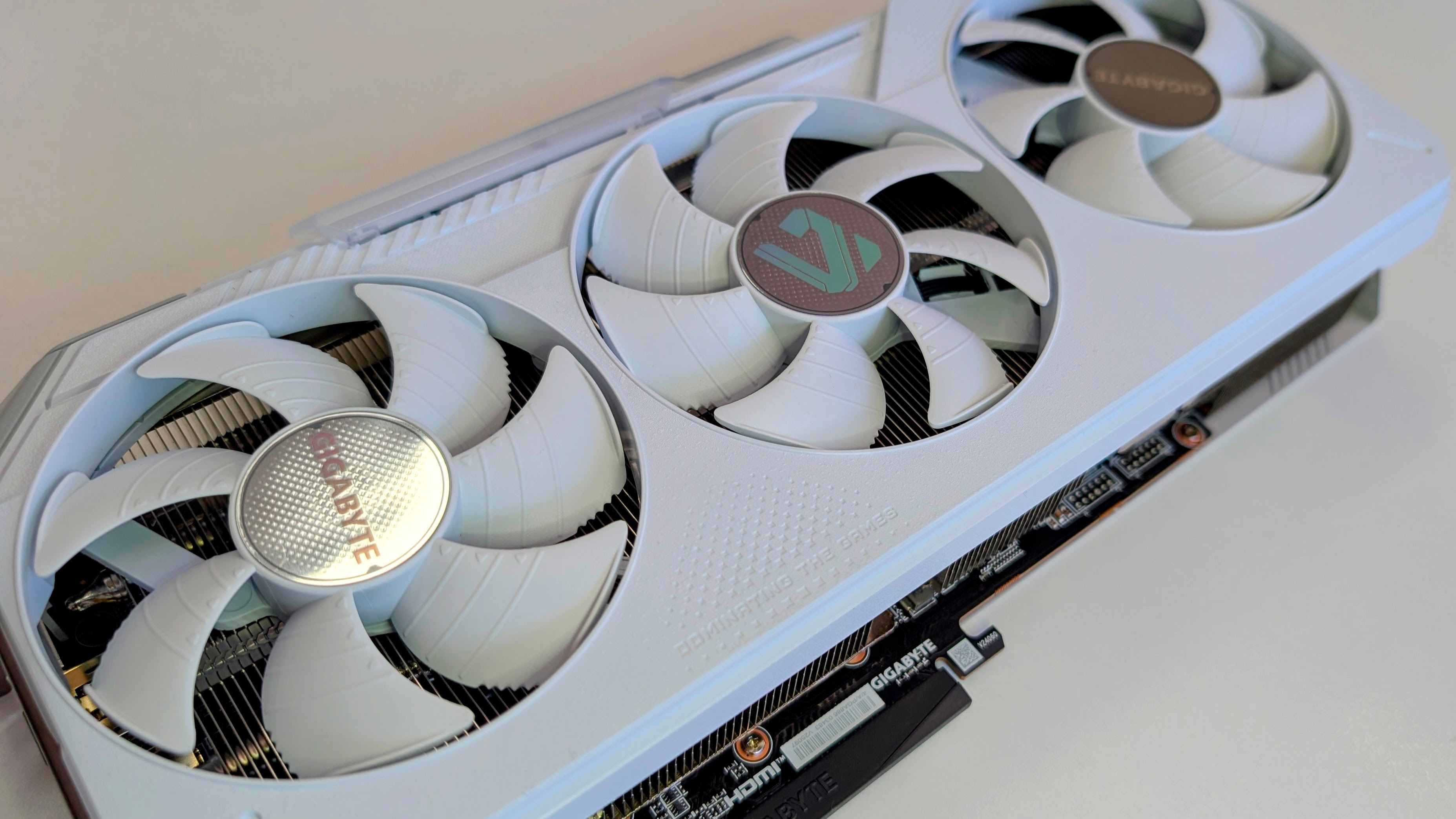 Gigabyte Radeon RX 9070 XT Gaming OC Ice 16GB triple fans