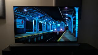LG G5 上的勇士 4K 藍光派拉蒙副本顯示地鐵列車正在駛近