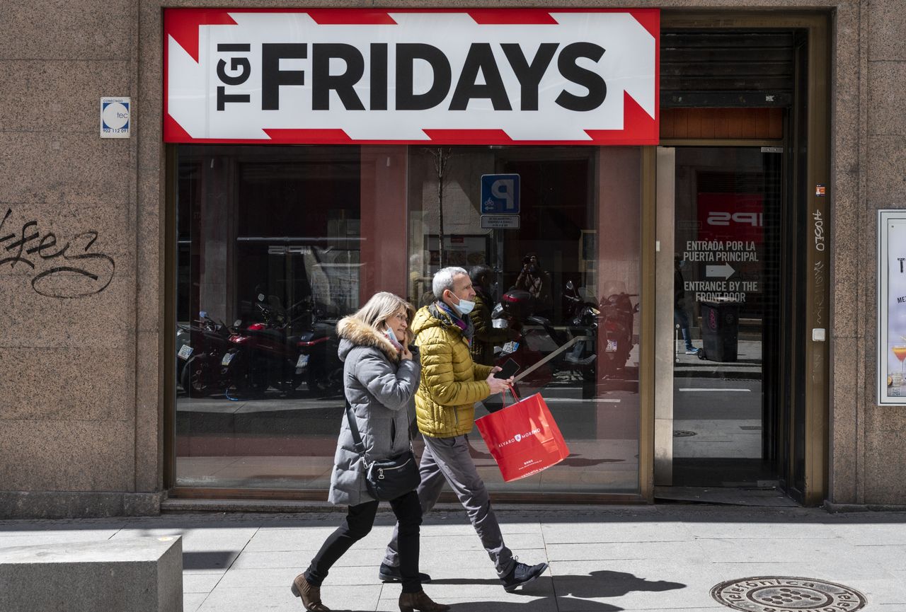 tgi fridays closing