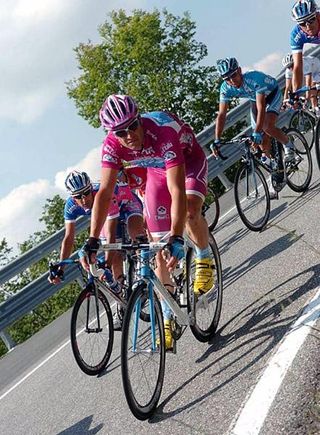 Alessandro Petacchi (Milram) wearing the ciclamino jersey of points leader.