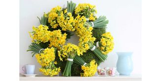 daffodil Easter wreath idea on a mantel