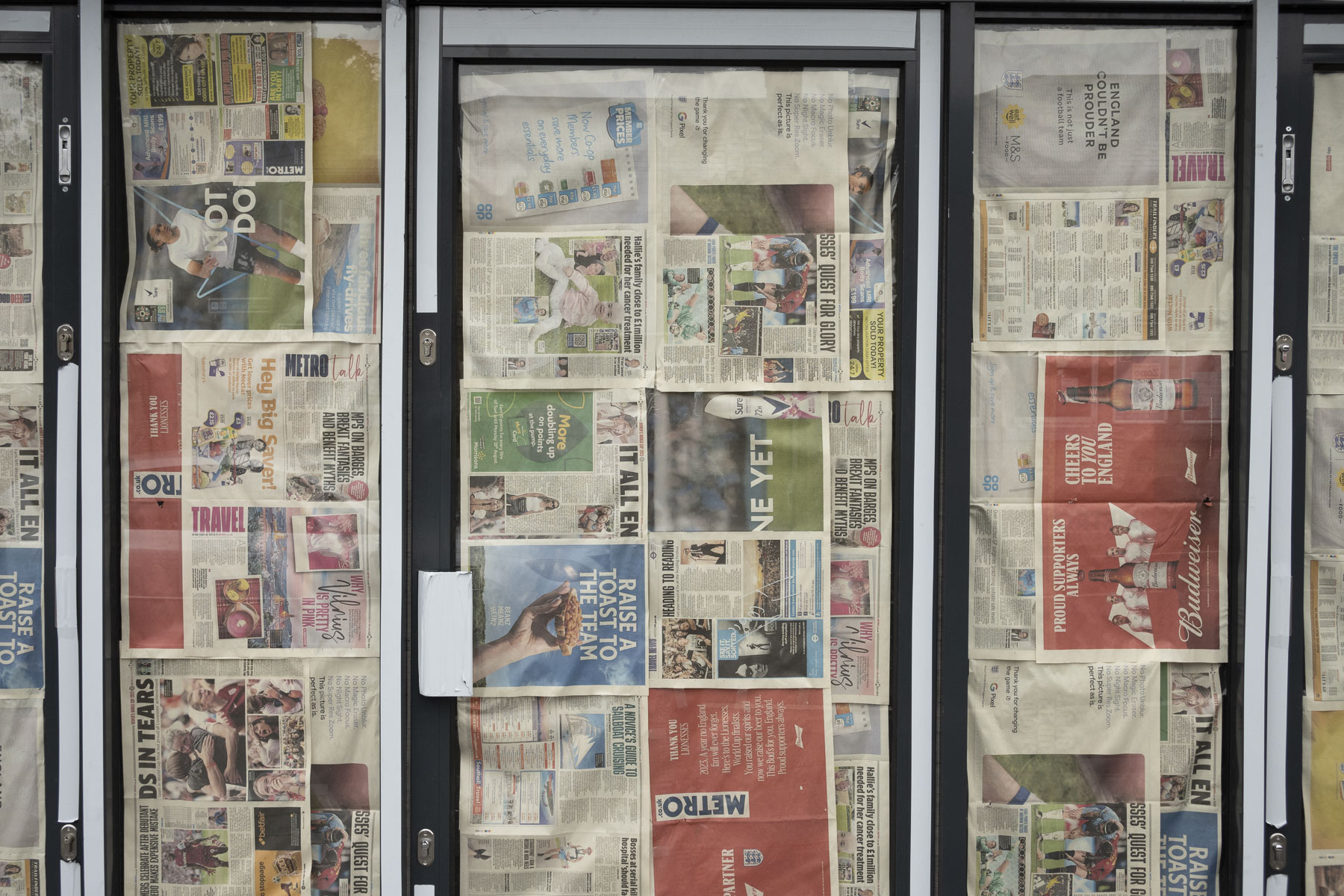 A window covered in sheets of newspaper showing how sharp the Nikkor Z DX f/17 lens is at the center and edges