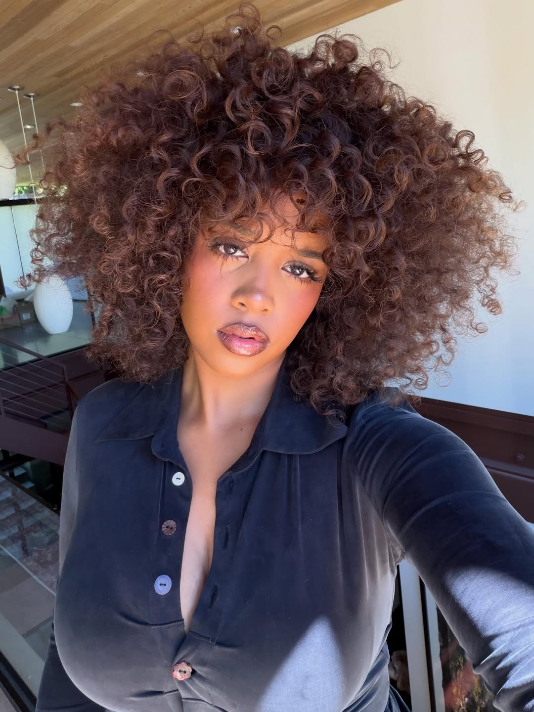 H.E.R. with sun-washed curls.