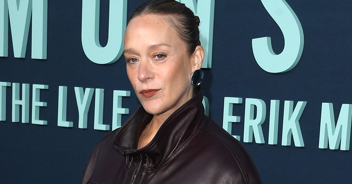 Chloé Sevigny เข้าร่วมเทรนด์เสื้อแจ็คเก็ตที่เจ๋งที่สุดในปี 2025 แล้ว