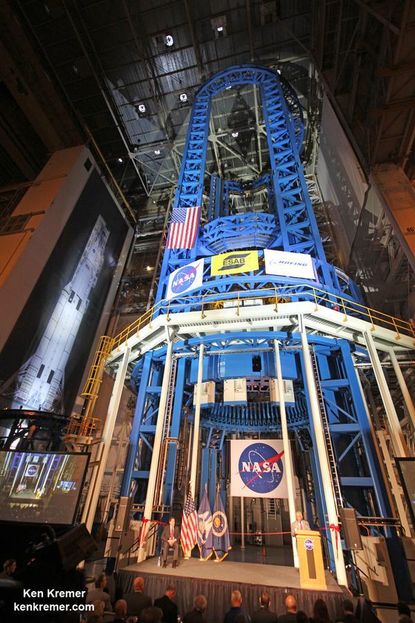 NASA builds the world's largest welder &mdash; to construct the world's most powerful rocket