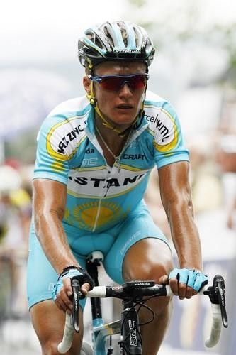 Alexander Vinokourov (Astana) arrives.