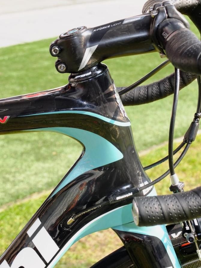 The head tube is oversized but has some aero shaping