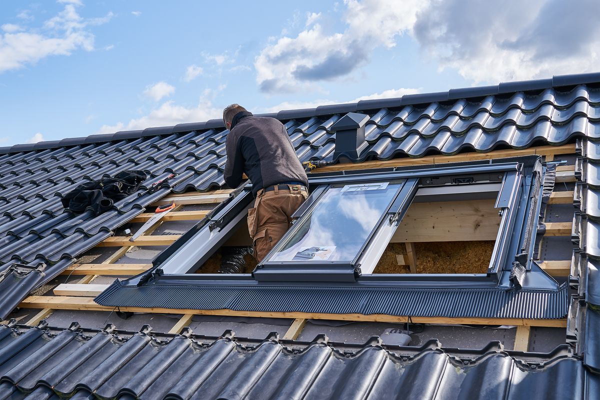 How to Install a Roof Window | Homebuilding