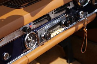 Mercedes-Benz SL W113 ‘Pagoda’ by Everrati radio and dash details