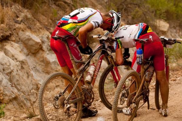 Burry Stander and Christophe Sauser fix a flat and need to catch up during stage six