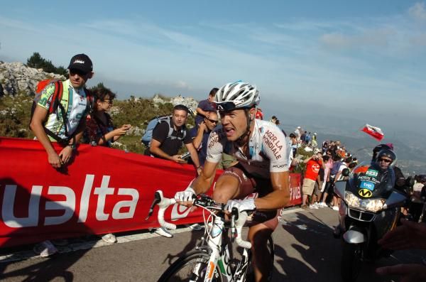 Ireland's Nicolas Roche (AG2R) moved up to 5th overall with another fine display.