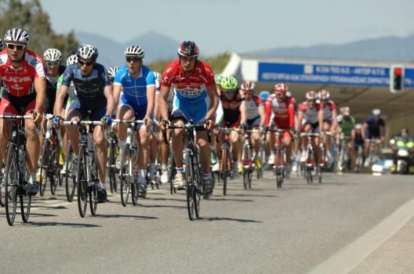 The peloton during stage 2b